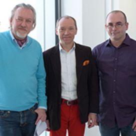 [Translate to Englisch:] Prof. Dr. Johannes Beckers, Prof. Dr. Dr. h.c. Martin Hrabě de Angelis, Dr. Peter Huypens von links nebeneinander stehend.